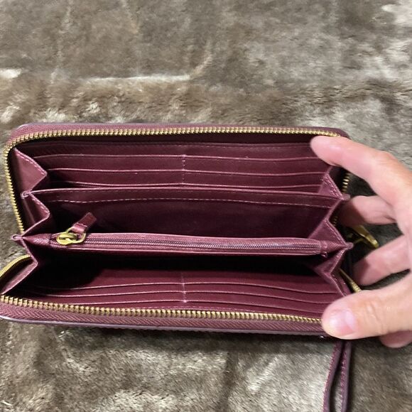 Fossil zip wallet. Burgundy. - Picture 2 of 3